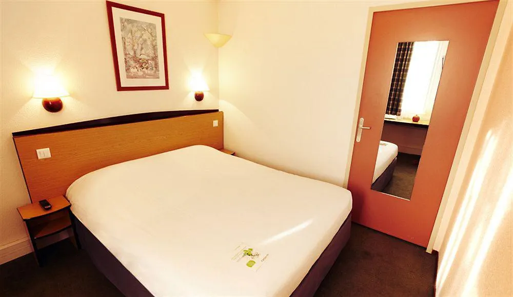 Hotel Campanile Fougères 3*,